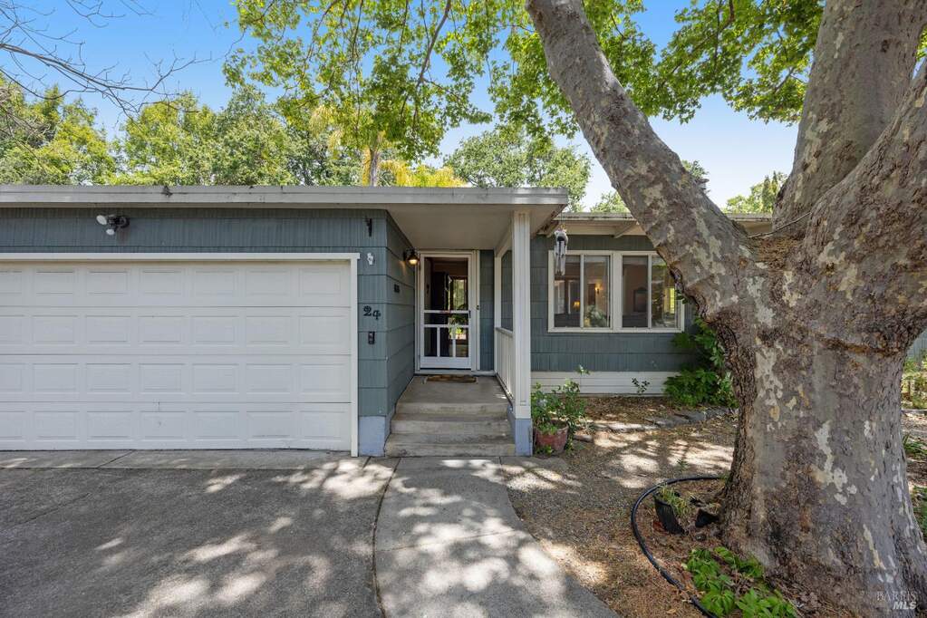 24 Los Alondras Court, Novato, CA 94947