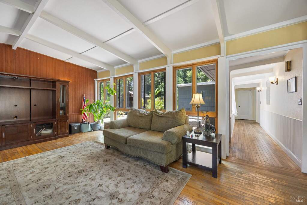 24 Los Alondras Court, Novato, CA 94947