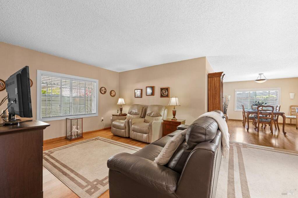 96 Shamrock Circle, Santa Rosa, CA 95403