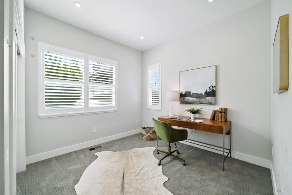 5702 Fairway Knoll Lane, Santa Rosa, CA 95403