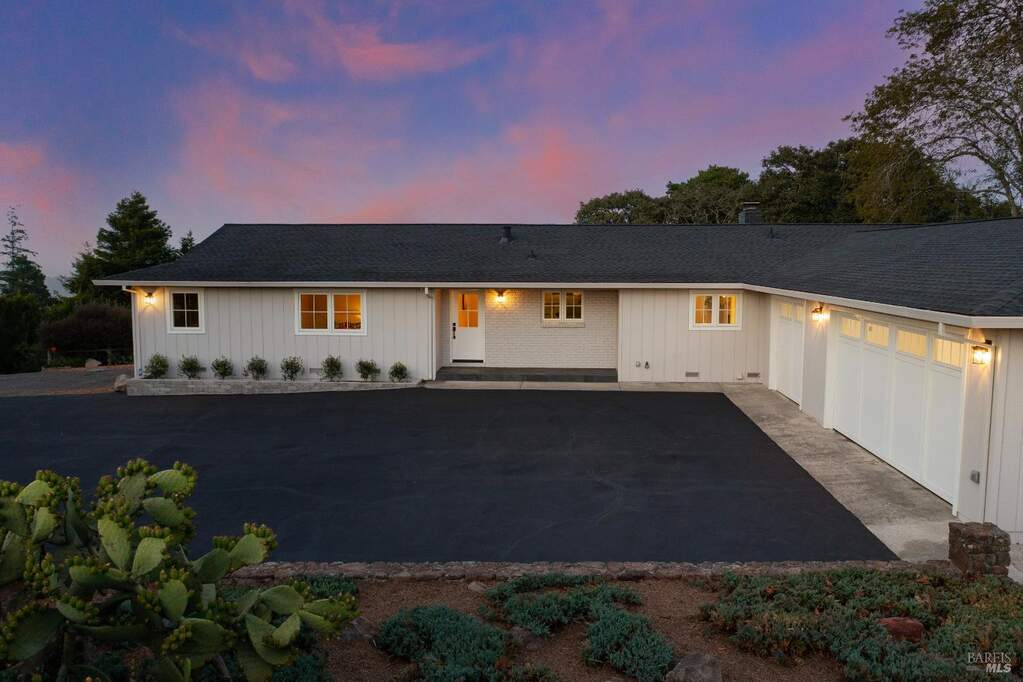 4005 Burnside Road, Sebastopol, CA 95472
