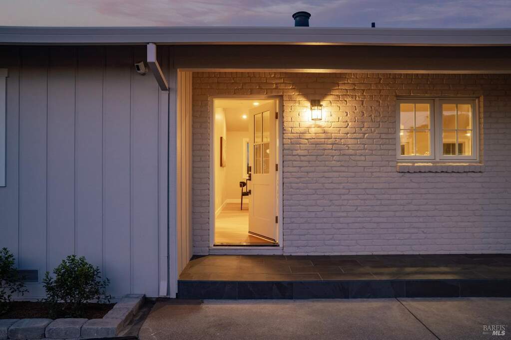 4005 Burnside Road, Sebastopol, CA 95472