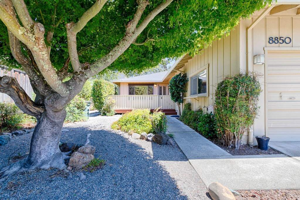 8850 Oak Trail Drive