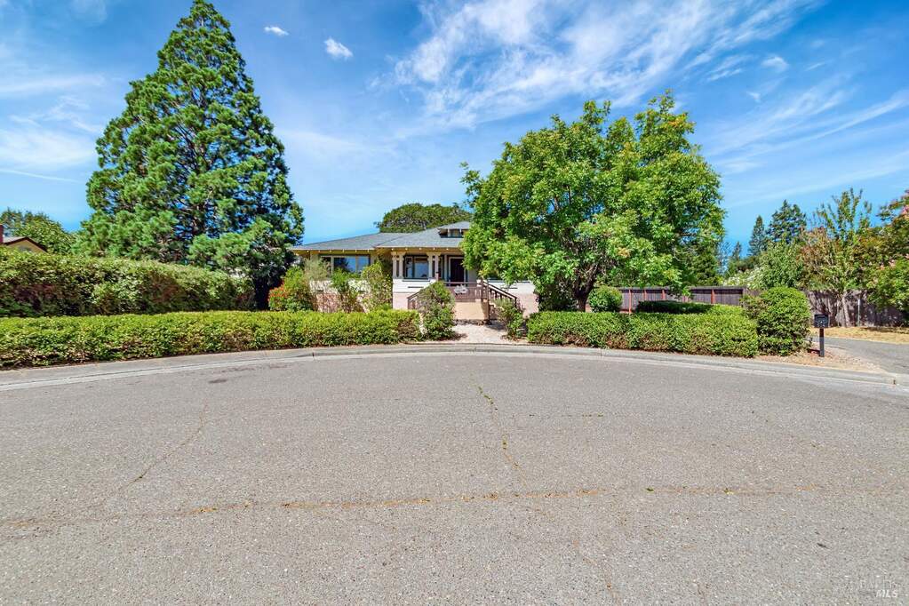 614 Live Oak Avenue