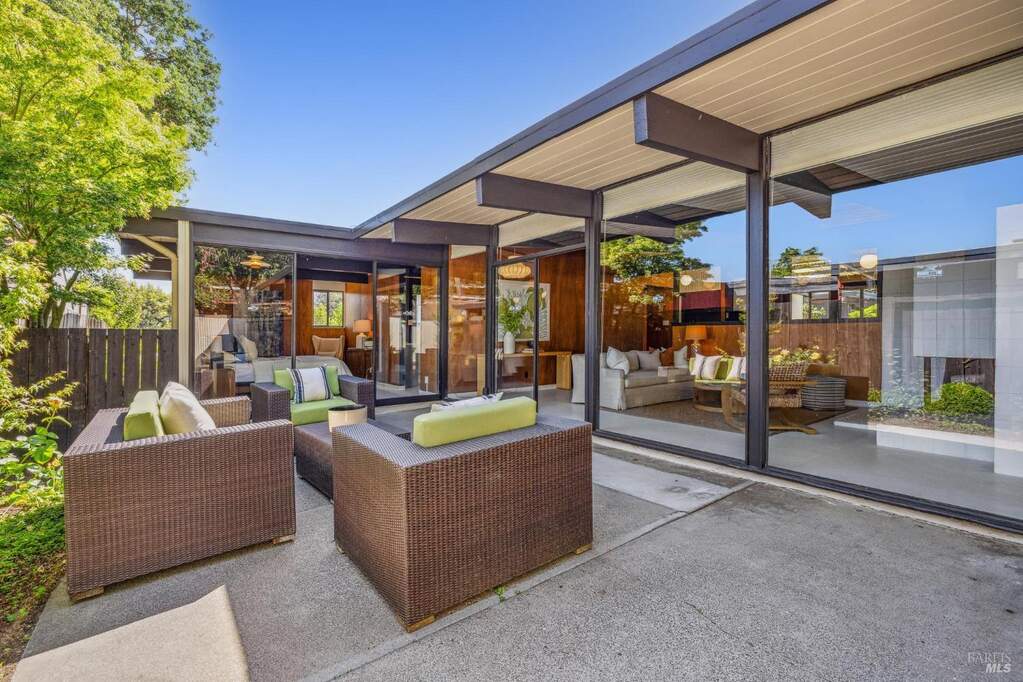 659 Las Colindas Road, San Rafael, CA 94903