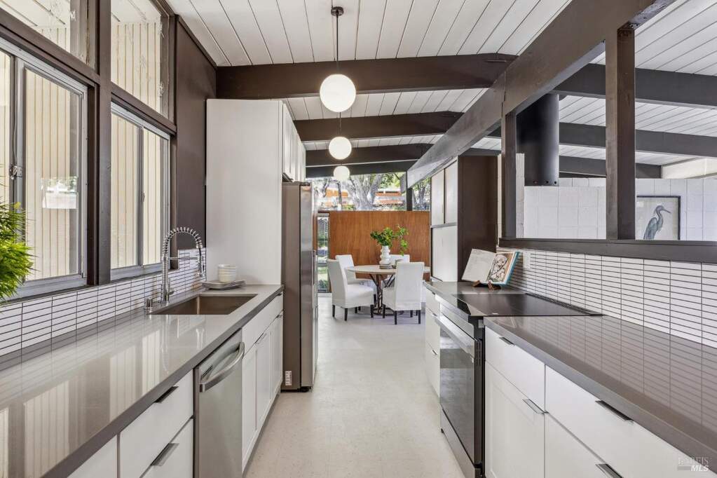 659 Las Colindas Road, San Rafael, CA 94903