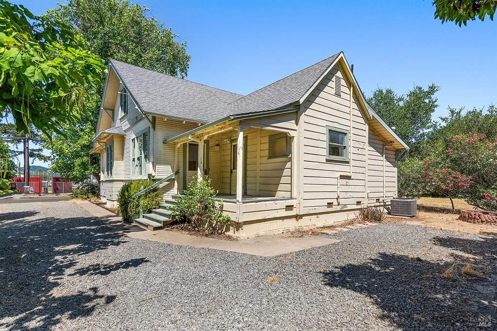 1010 University Street