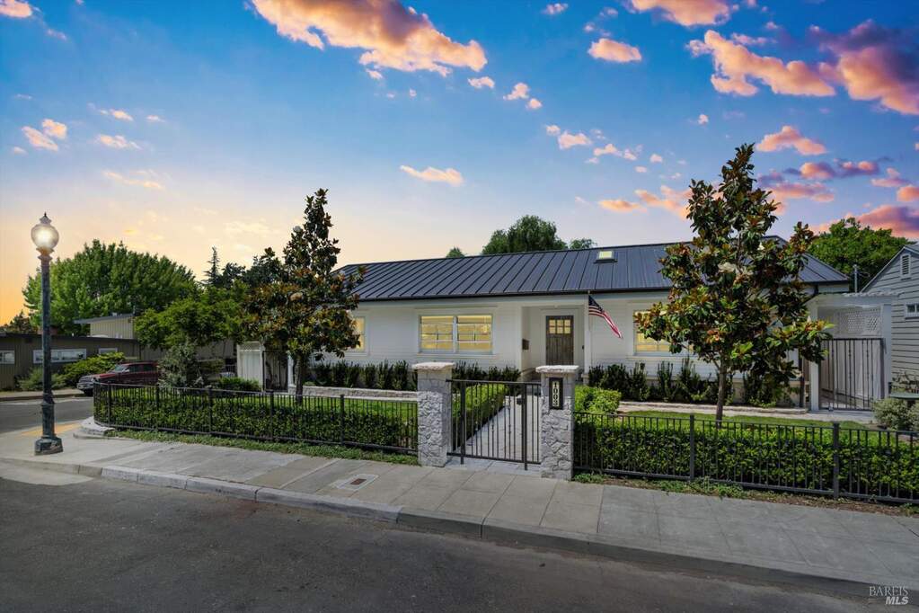 1003 Sunnyside Drive, Healdsburg, CA 95448