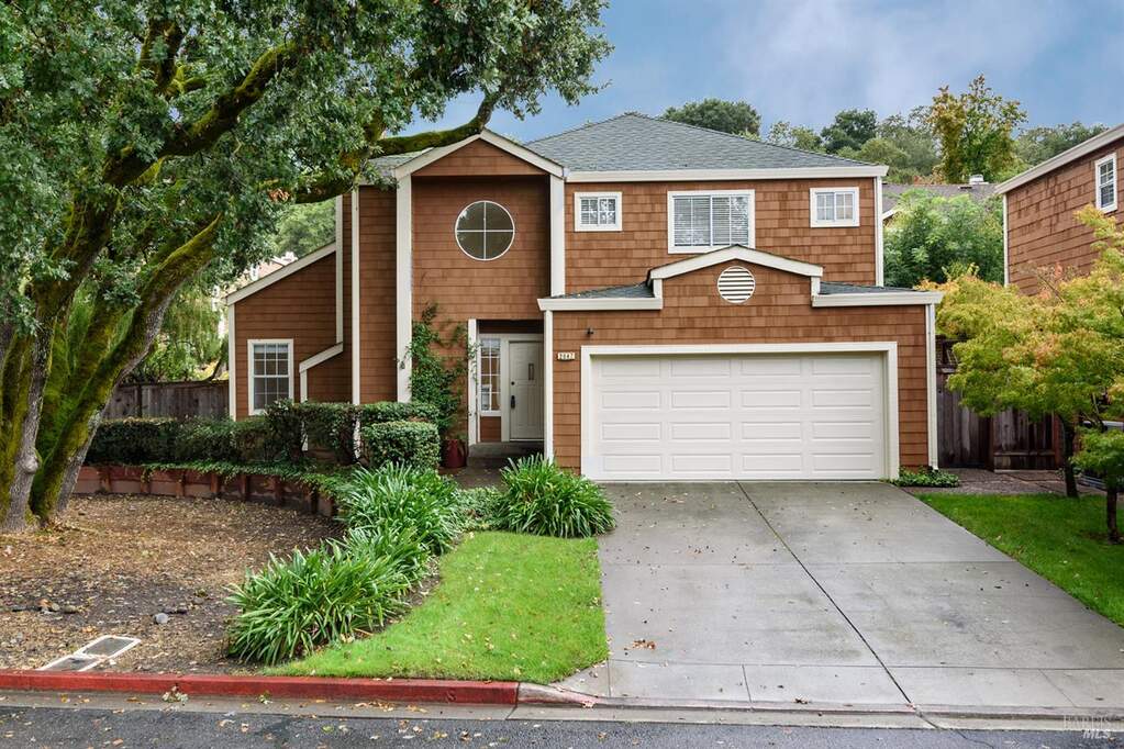 2647 Lago Oaks Drive, Santa Rosa, CA 95405