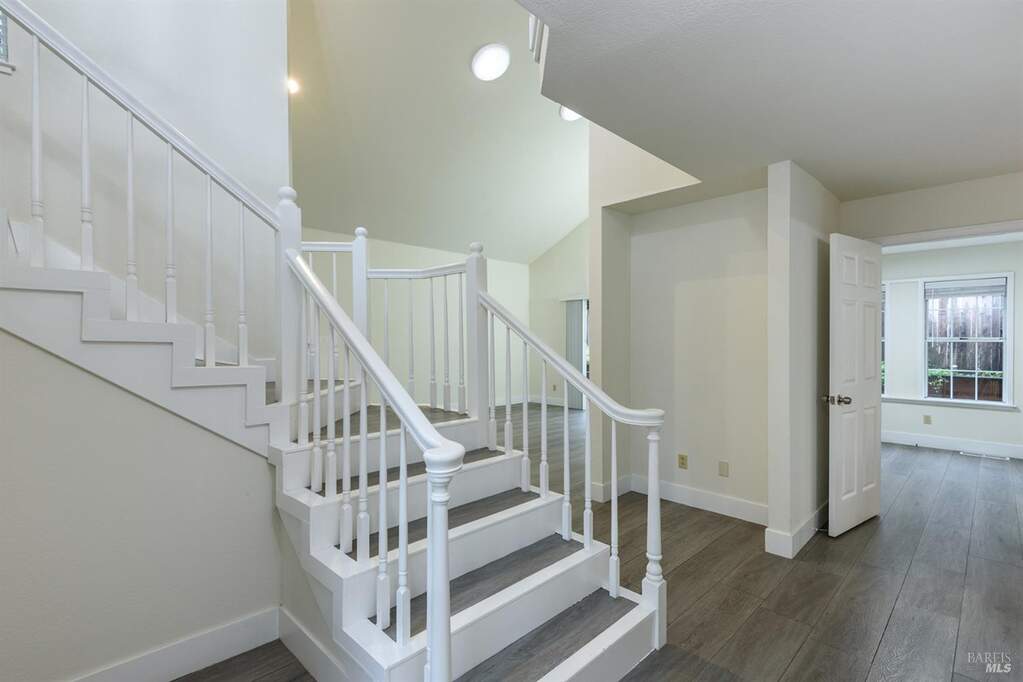 2647 Lago Oaks Drive, Santa Rosa, CA 95405