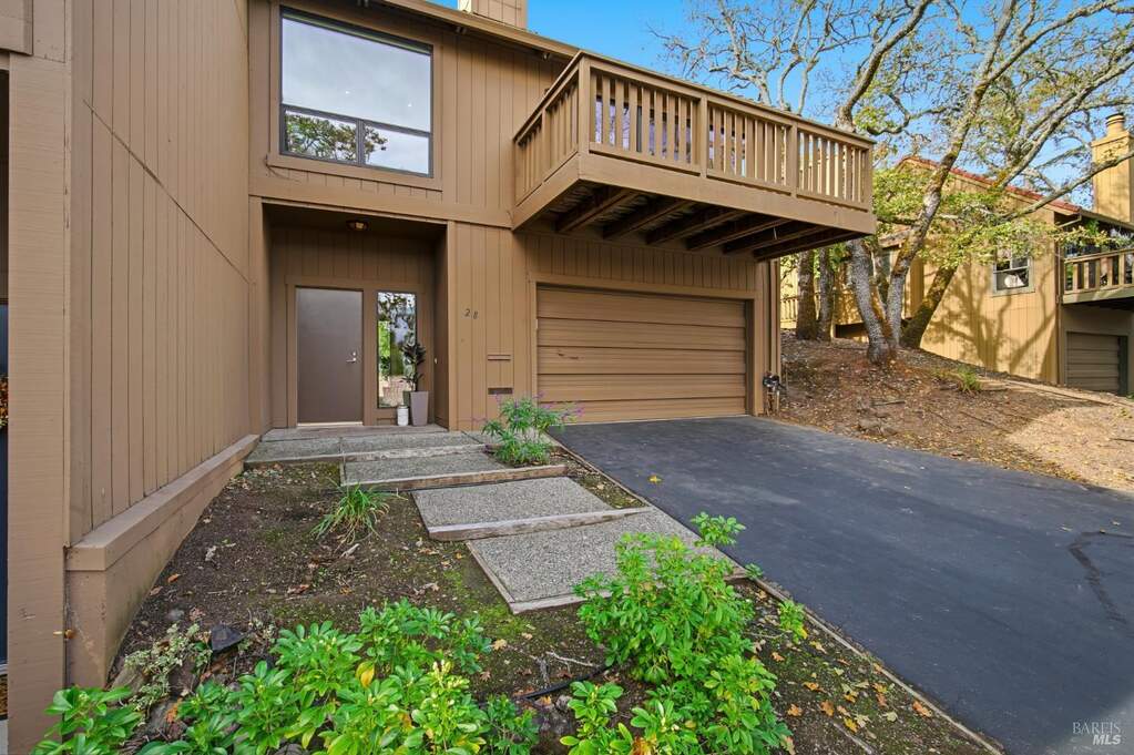 28 Oak Forest Place, Santa Rosa, CA 95409 | MLS# 325094915 | Christie's ...