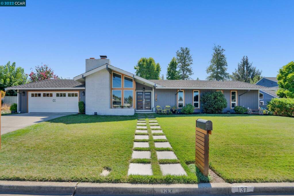 137 Tharp Dr, Moraga, CA 94556