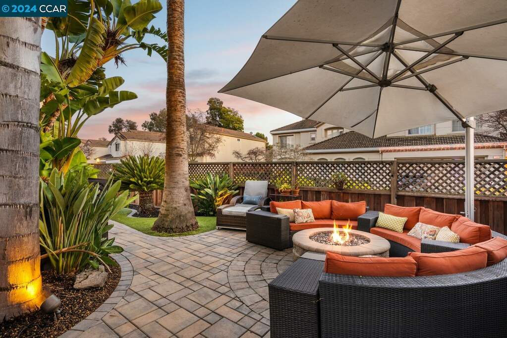 928 Vista Pointe Dr