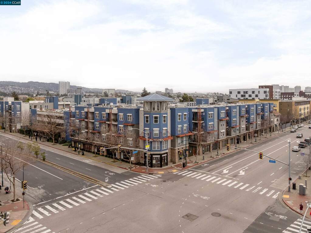 1121 40th St #2208, Emeryville, CA 94608