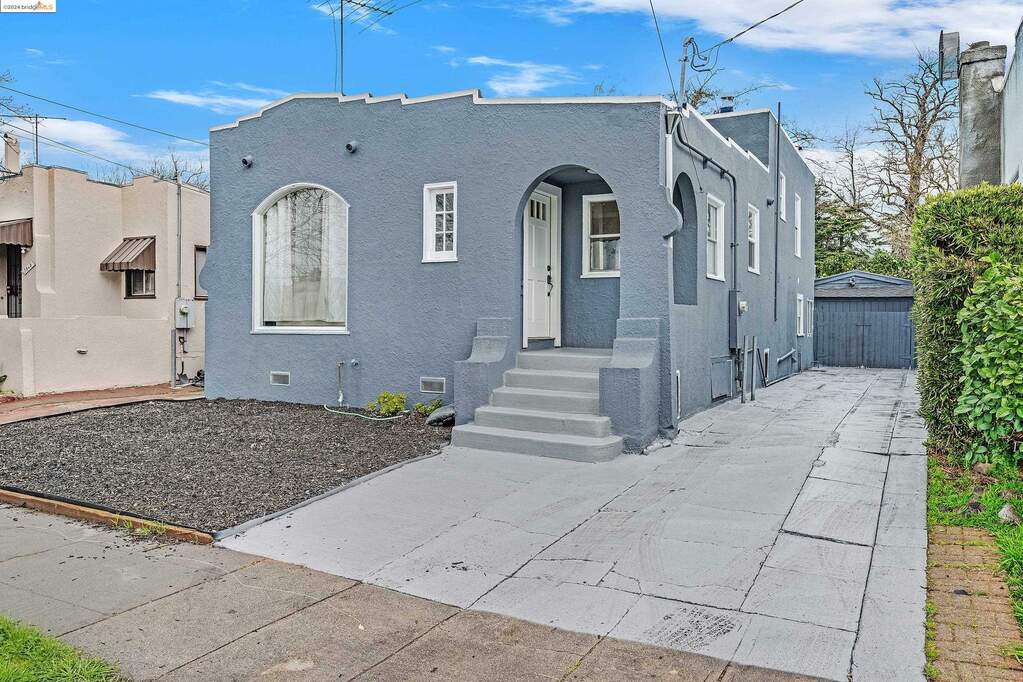 7854 Arthur St, Oakland, CA 94605