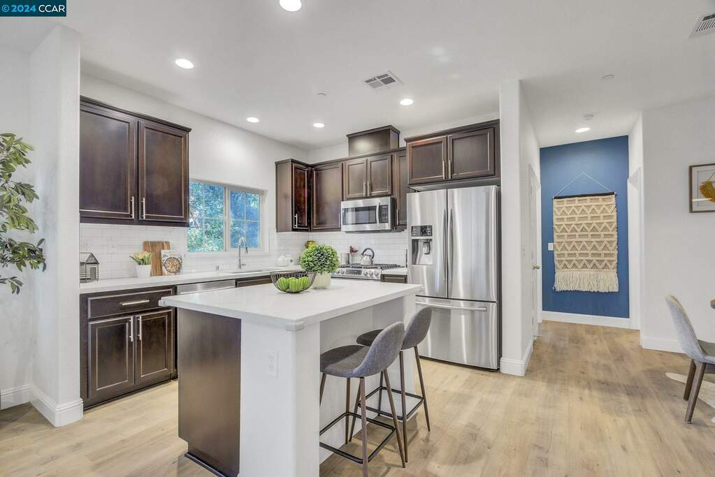 1252 Detroit Ave #1, Concord, CA 94520