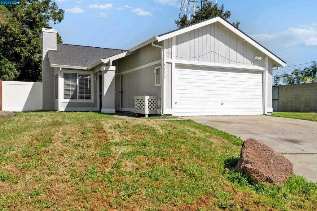 8013 Skywoods Way, Sacramento, CA 95828