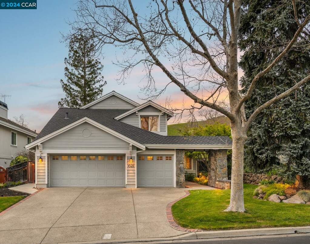 621 Birchwood Ct