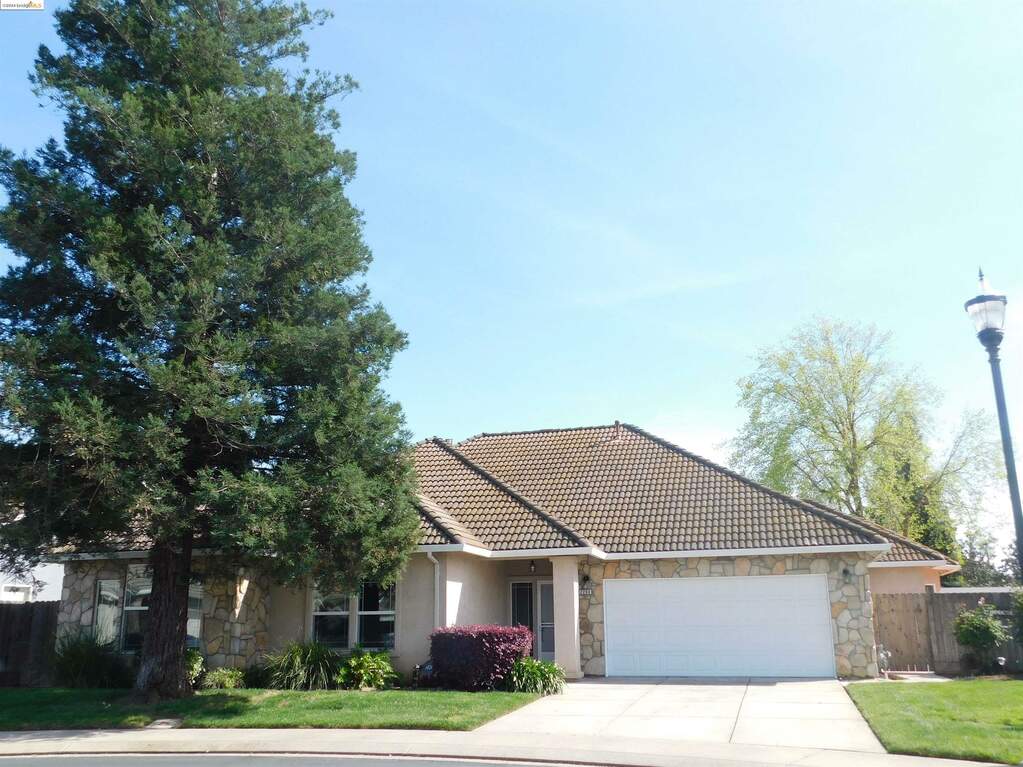 2200 Perth Dr, Modesto, CA 95355