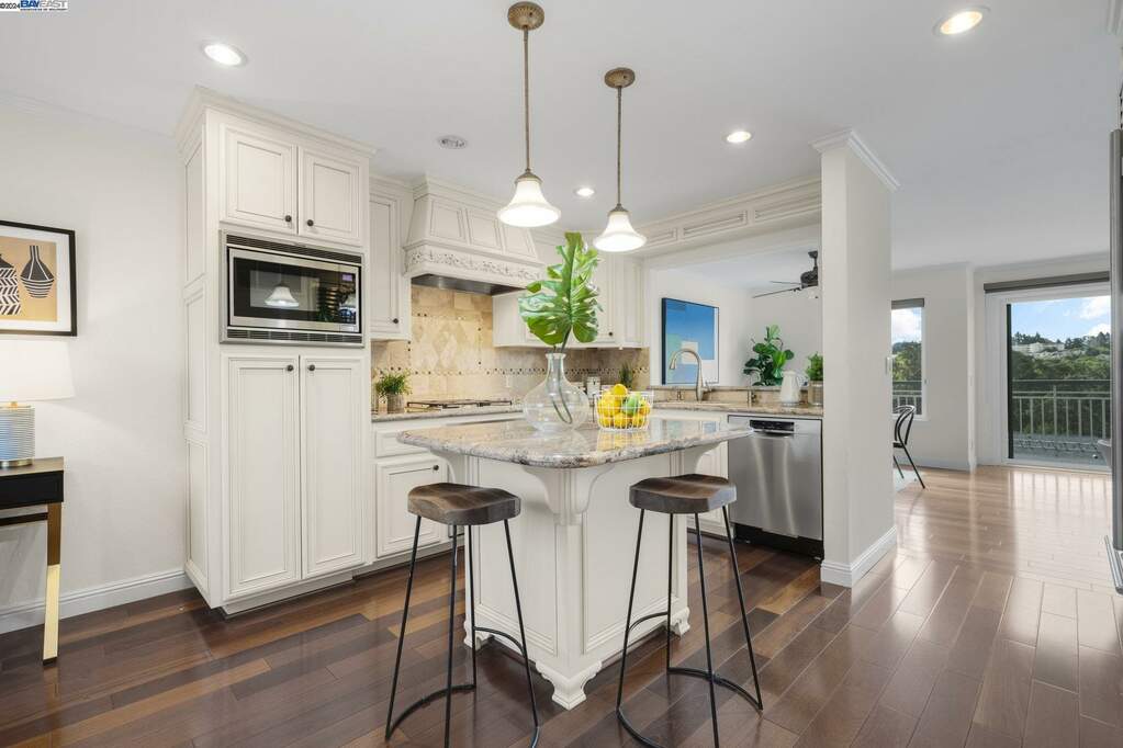 25099 Oakridge Ct, Hayward, CA 94541