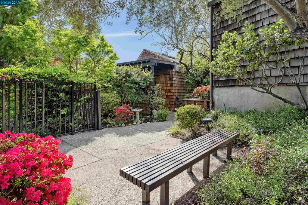 112 Ravenhill Road, Orinda, CA 94563