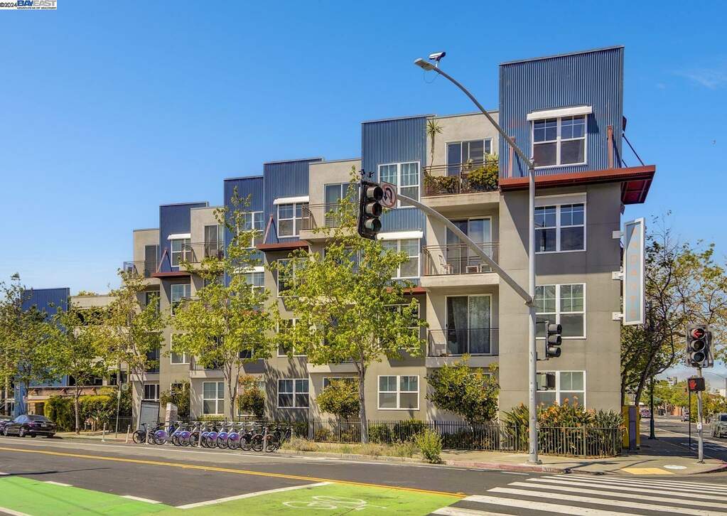 1121 40th St #3205, Emeryville, CA 94608