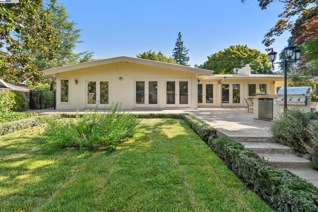 2378 Roundhill Dr, Alamo, CA 94507