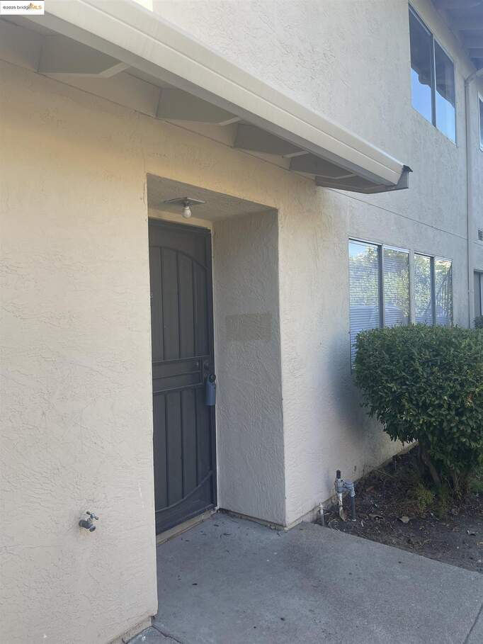 1076 Mohr Ln #B, Concord, CA 94518