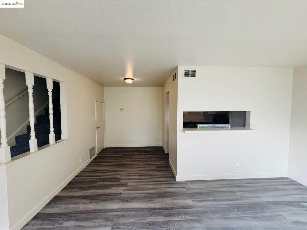 1076 Mohr Ln #B, Concord, CA 94518