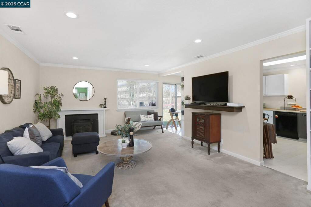 2745 Minert Rd, Concord, CA 94518