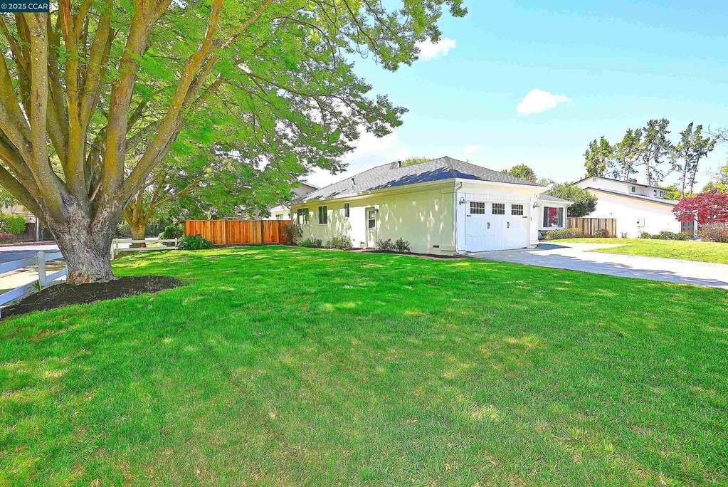 383 Caravelle Dr, Walnut Creek, CA 94598
