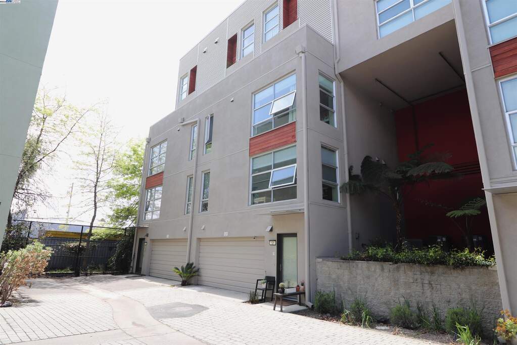 6466 Hollis St #182