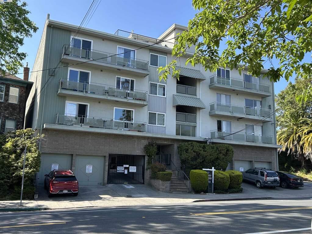 3877 Howe St #106, Oakland, CA 94611
