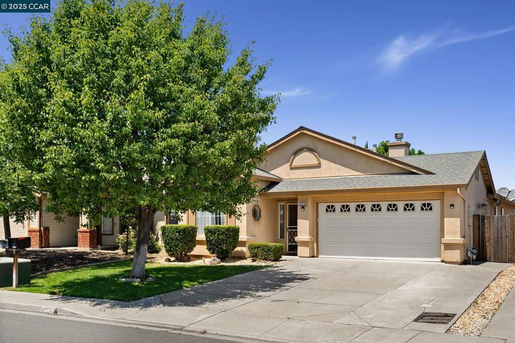 2224 El Lago Dr, Oakley, CA 94561