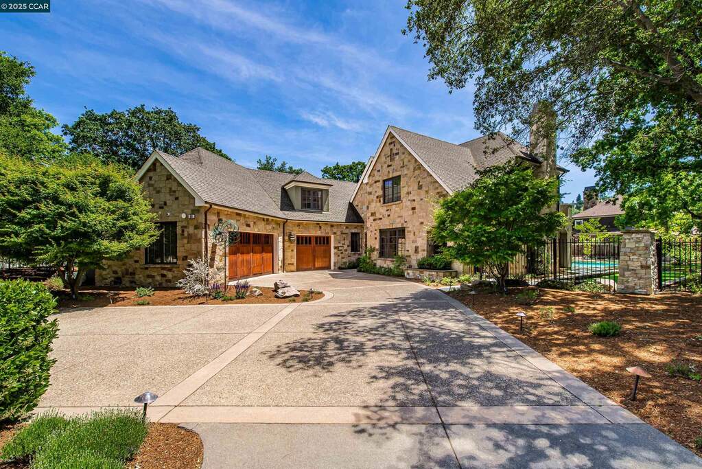 53 Hidden Oaks Dr