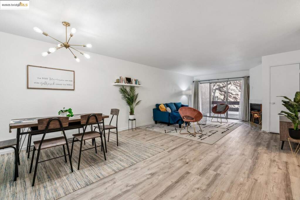 2121 Vale Rd #121
