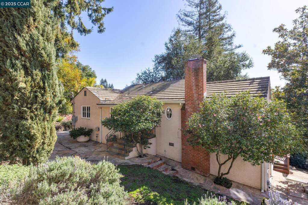 40 Las Palomas, Orinda, CA 94563
