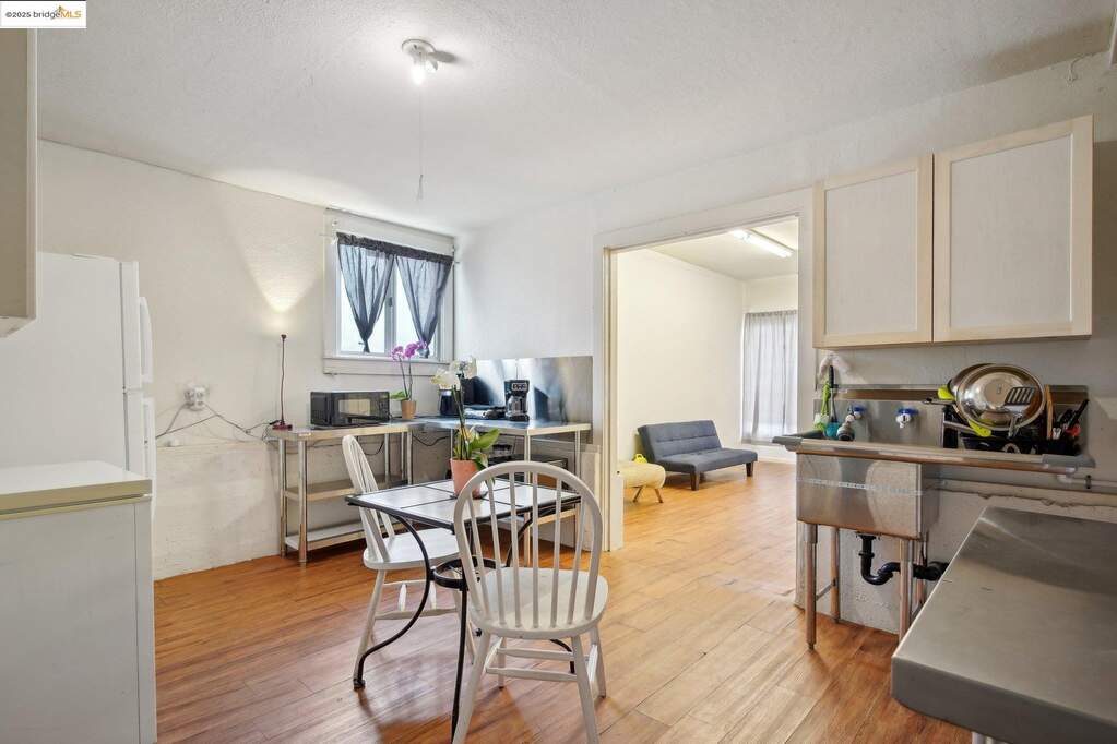 7960 Macarthur Blvd, Oakland, CA 94605