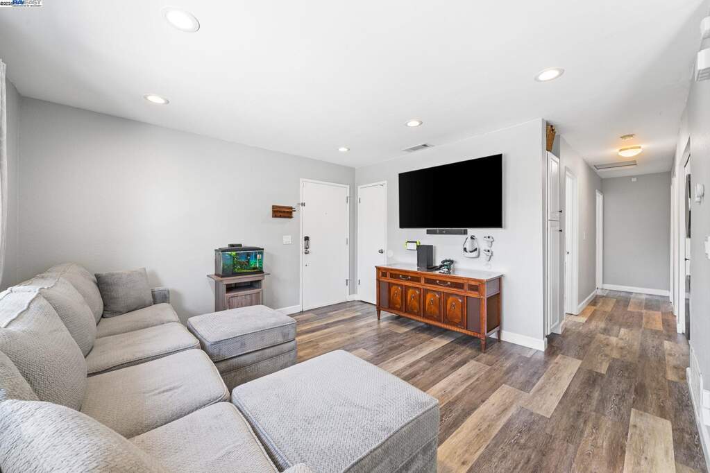 1825 Monterey Dr, Livermore, CA 94551