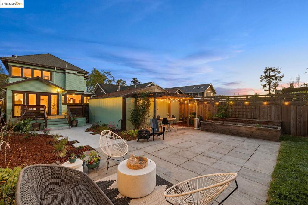 380 60th Street, Oakland, CA 94618