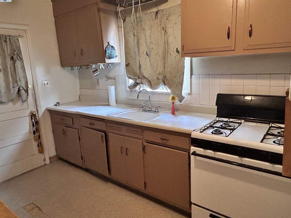 3657 Madrone Ave, Oakland, CA 94619
