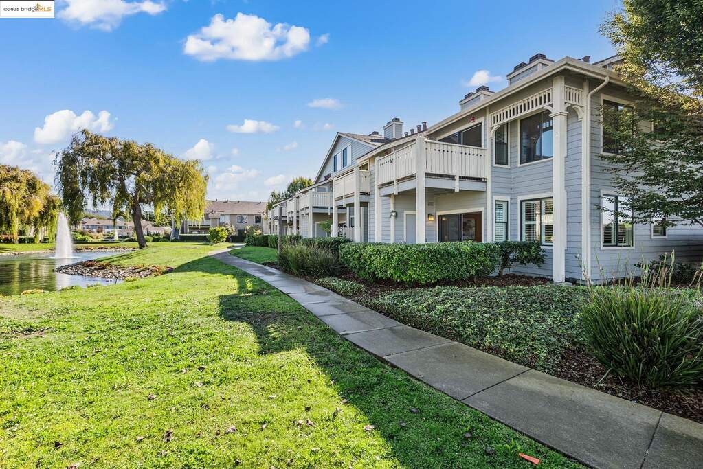131 Shoreline Ct, Richmond, CA 94804