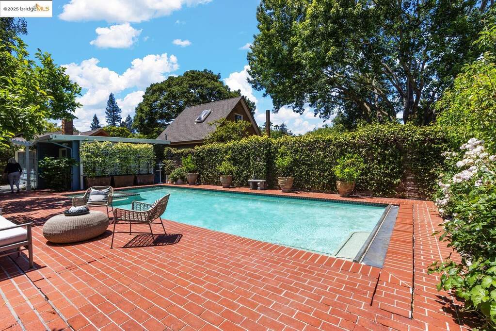 765 University Ave, Palo Alto, CA 94301