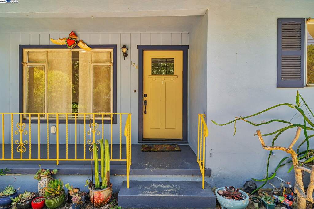 126 Kilkare Rd, Sunol, CA 94586
