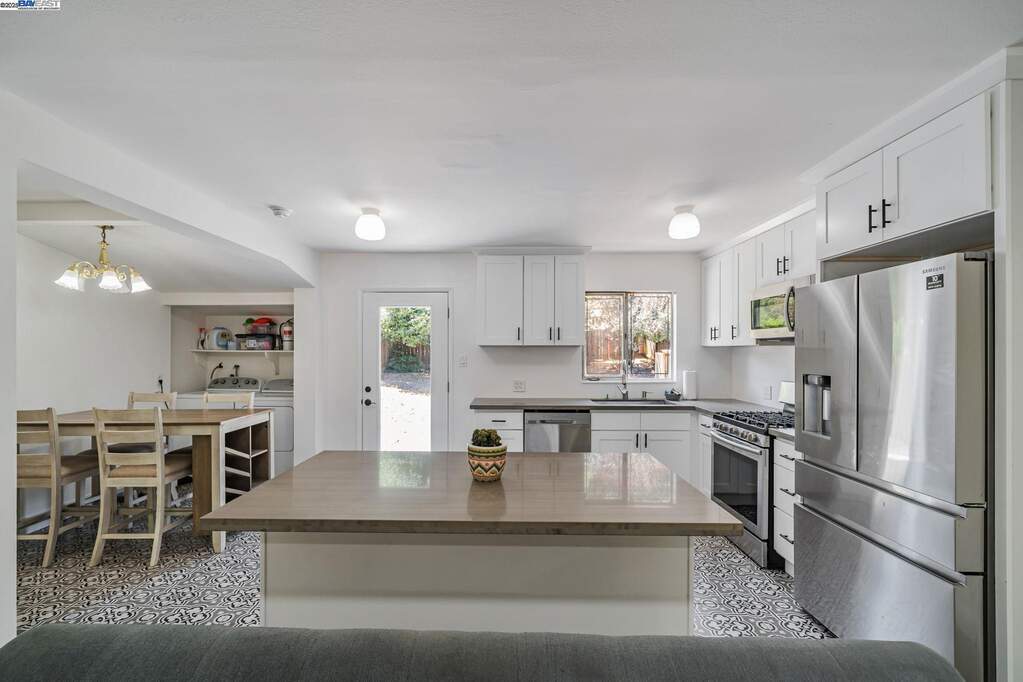 126 Kilkare Rd, Sunol, CA 94586