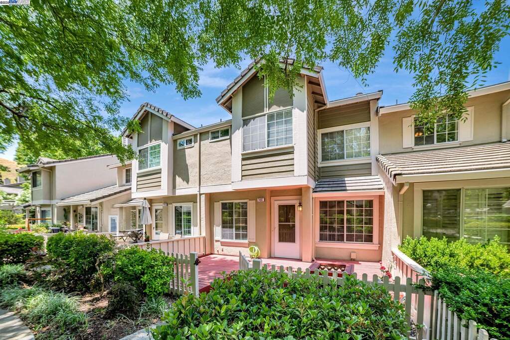 7407 Oxford Cir, Dublin, CA 94568