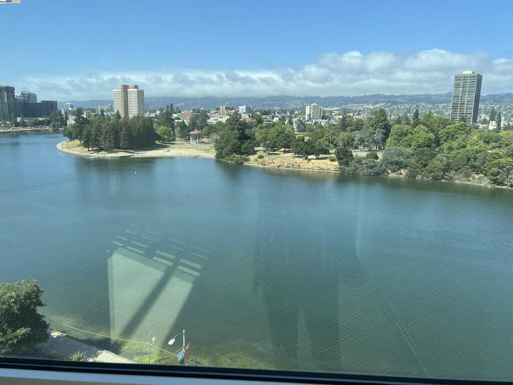 1 Lakeside Dr #821, Oakland, CA 94612