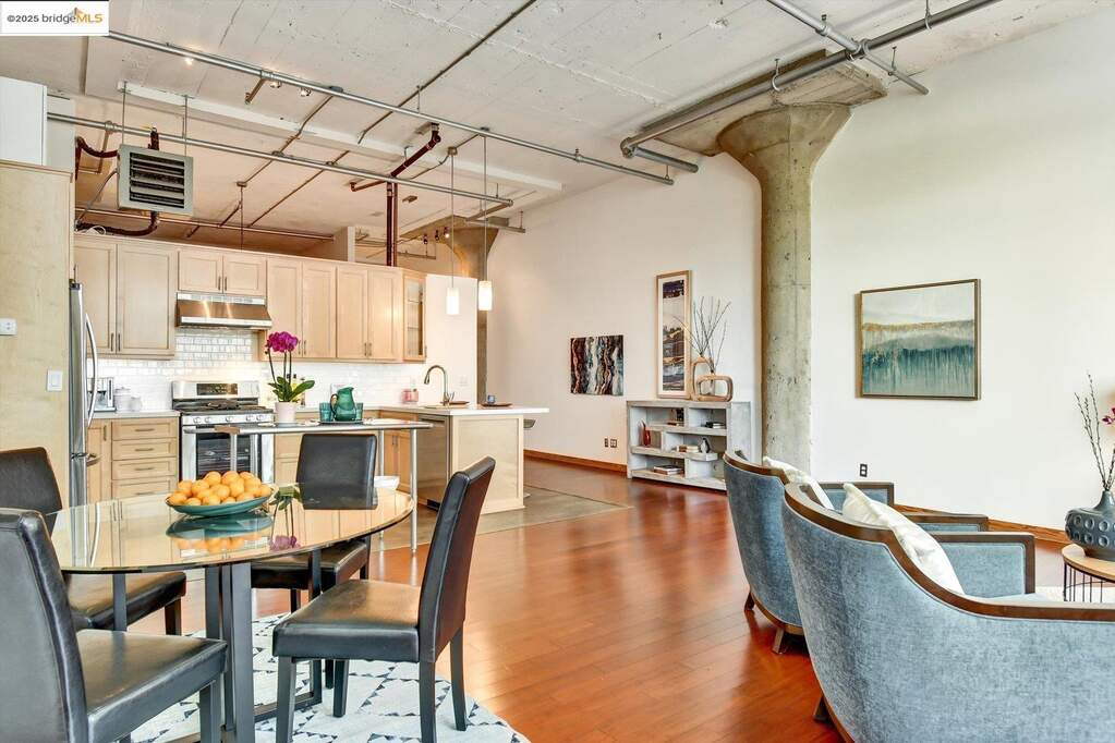 247 4th St #204, Oakland, CA 94607
