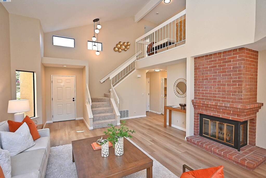 28111 Ziele Creek Dr, Hayward, CA 94542