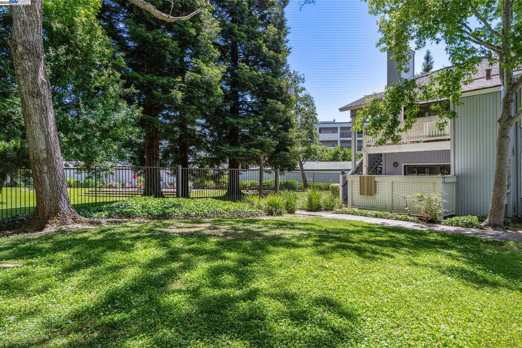 198 Schooner Ct, Richmond, CA 94804